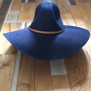 Wide brim floppy blue hat
